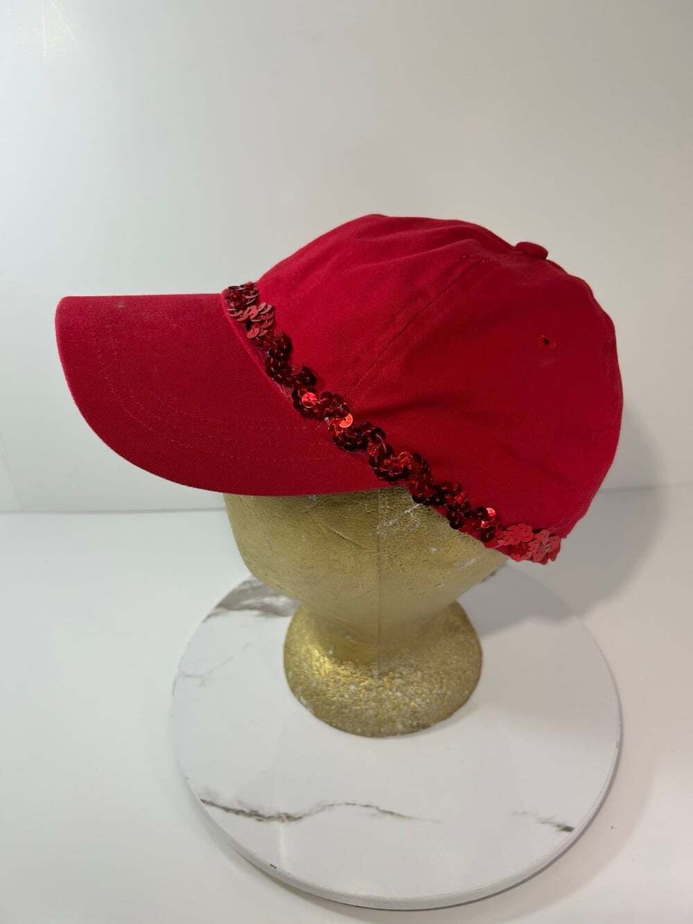 Red Hat Women’s sequins fun baseball Cap adjustable back READ